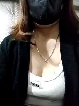 YiyinLy online show from October 2025 03:33:02 PM