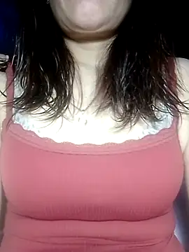 YiyinLy online show from March 2026 01:24:01 PM