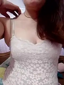 YiyinLy online show from May 2026 05:18:01 PM