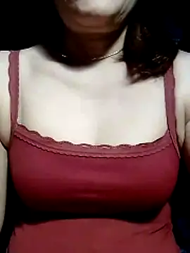 YiyinLy online show from May 2026 09:11:02 PM