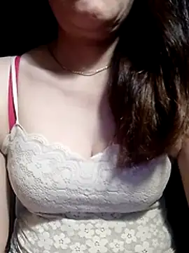 YiyinLy online show from May 2026 08:27:02 PM