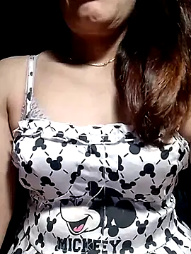 YiyinLy online show from May 2026 09:10:01 PM