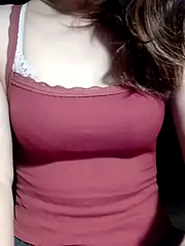 YiyinLy online show from May 2026 10:26:01 PM