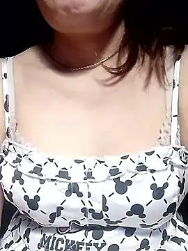 YiyinLy online show from May 2026 10:06:01 PM
