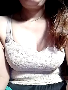 YiyinLy online show from May 2026 09:24:01 PM