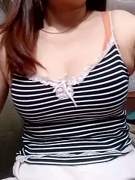 YiyinLy online show from June 2026 01:11:01 AM