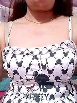 YiyinLy online show from June 2026 01:43:01 PM