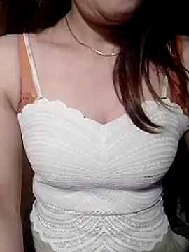 YiyinLy online show from June 2026 09:52:02 PM