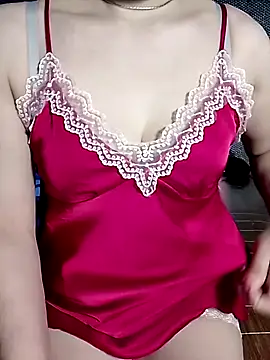 YiyinLy online show from July 2026 01:14:02 PM