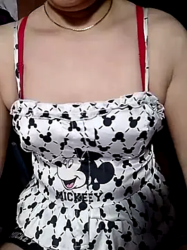 YiyinLy online show from July 2026 08:57:02 PM