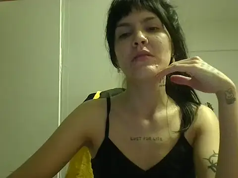 Snapshot of miapink33 chatting on November 2025 01:47:01 AM miapink33 online show from November 2025 01:47:01 AM