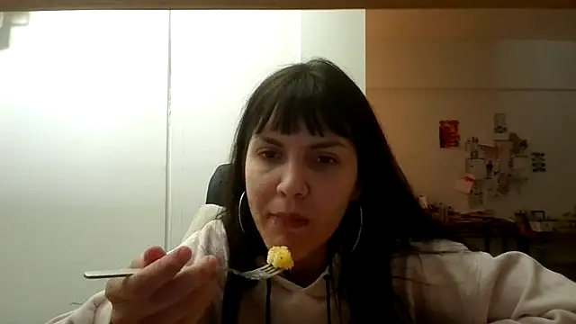 Snapshot of miapink33 chatting on March 2026 01:32:01 AM miapink33 online show from March 2026 01:32:01 AM