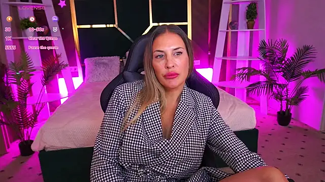 LadyyLaura online show from October 2025 03:14:02 PM