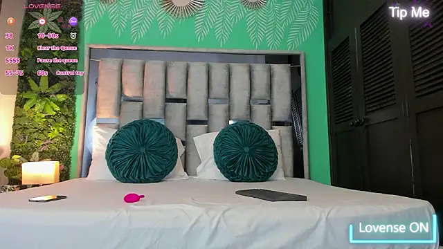 Snapshot of Darlyhooper01 chatting on October 2025 12:59:01 PM Darlyhooper01 online show from October 2025 12:59:01 PM