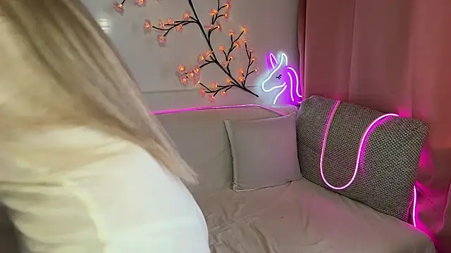 cutetella online show from April 2026 04:05:02 AM