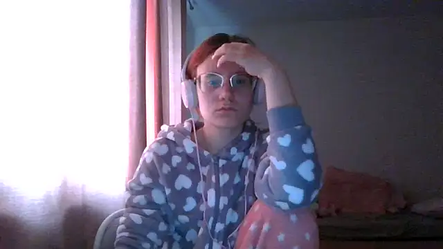 Snapshot of LuckySLove chatting on June 2026 05:25:01 PM LuckySLove online show from June 2026 05:25:01 PM