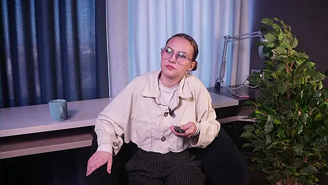 Snapshot of KrisWaller chatting on October 2025 09:32:01 AM KrisWaller online show from October 2025 09:32:01 AM