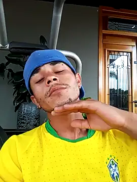 Snapshot of helfo2002 chatting on October 2025 11:00:02 AM helfo2002 online show from October 2025 11:00:02 AM