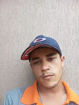Snapshot of helfo2002 chatting on August 2026 05:05:01 PM helfo2002 online show from August 2026 05:05:01 PM