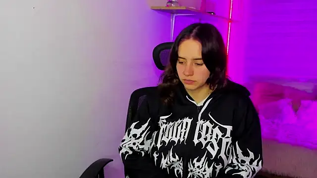 Emily Lindey online show from November 2025 03:21:02 AM