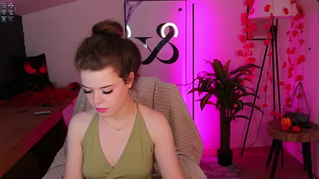 Snapshot of Hot__Tiny chatting on October 2025 01:34:01 PM Hot Tiny online show from October 2025 01:34:01 PM