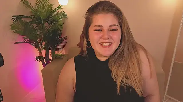 Snapshot of Scarlet_Sinera chatting on October 2025 11:00:01 AM Scarlet Sinera online show from October 2025 11:00:01 AM