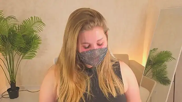 Snapshot of Scarlet_Sinera chatting on October 2025 12:11:02 AM Scarlet Sinera online show from October 2025 12:11:02 AM