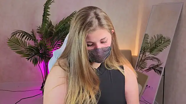 Snapshot of Scarlet_Sinera chatting on October 2025 08:46:01 AM Scarlet Sinera online show from October 2025 08:46:01 AM