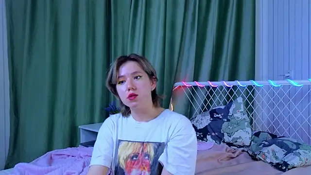 Snapshot of AlisiaEthen chatting on November 2025 09:05:02 PM AlisiaEthen online show from November 2025 09:05:02 PM