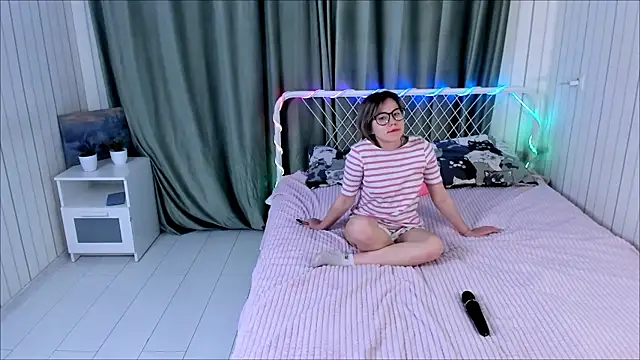 Snapshot of AlisiaEthen chatting on November 2025 08:40:02 PM AlisiaEthen online show from November 2025 08:40:02 PM