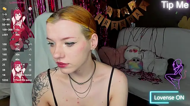 Snapshot of MeganNewCat chatting on June 2026 09:28:02 PM MeganNewCat online show from June 2026 09:28:02 PM