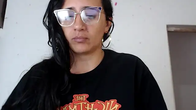 Lucyy Naugthy online show from December 2025 01:06:01 PM