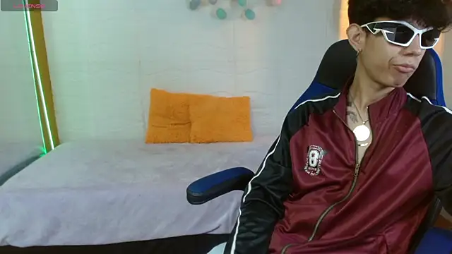 jeander186 online show from October 2025 01:01:01 PM