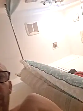 Snapshot of whateveruwanthowever chatting on November 2025 09:14:01 PM whateveruwanthowever online show from November 2025 09:14:01 PM