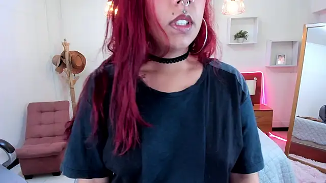 Snapshot of Cat__Moon__ chatting on October 2025 08:05:01 PM Cat Moon online show from October 2025 08:05:01 PM