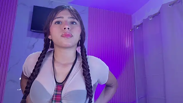 dafne17  online show from November 2025 03:55:01 PM