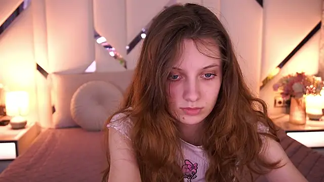 CuteeFoxy online show from April 2026 01:52:02 PM