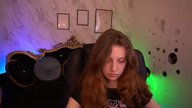 Snapshot of CuteeFoxy chatting on May 2026 12:56:01 PM CuteeFoxy online show from May 2026 12:56:01 PM