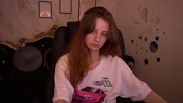Snapshot of CuteeFoxy chatting on May 2026 12:35:02 PM CuteeFoxy online show from May 2026 12:35:02 PM