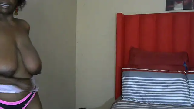 Snapshot of AfroGodesss124 chatting on January 2026 07:46:01 AM AfroGodesss124 online show from January 2026 07:46:01 AM