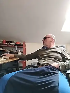 nicolaspgarnier online show from April 2026 02:25:01 PM