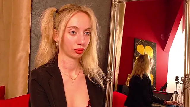 Emmilly  online show from October 2025 04:46:02 AM