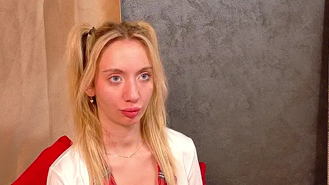 Emmilly  online show from October 2025 05:22:01 AM