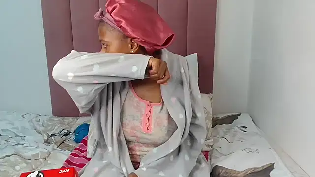 Bubbles156 online show from November 2025 07:24:01 PM