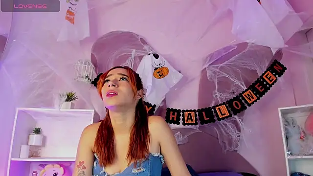 Lady Sophiia online show from October 2025 08:07:01 PM