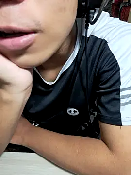 kave2033 online show from October 2025 02:40:02 PM