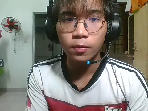 kave2033 online show from November 2025 03:24:01 PM