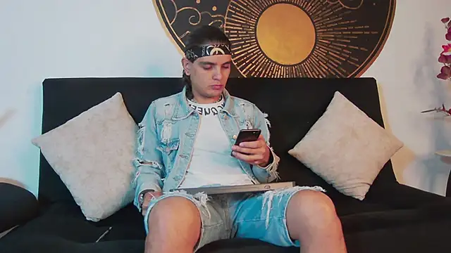 Snapshot of dammon_walker chatting on November 2025 12:05:02 PM dammon walker online show from November 2025 12:05:02 PM