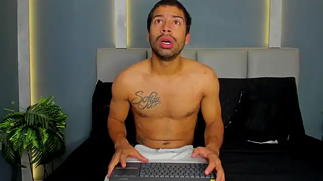 Snapshot of JackBlare chatting on October 2025 11:03:01 AM JackBlare online show from October 2025 11:03:01 AM