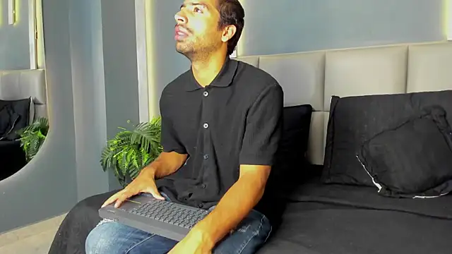 Snapshot of JackBlare chatting on October 2025 11:01:01 AM JackBlare online show from October 2025 11:01:01 AM